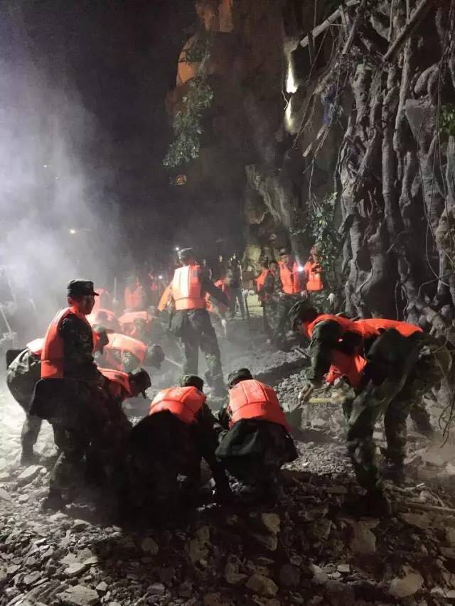 我不知道你是誰，卻知道你為了誰，向人民子弟兵致敬！