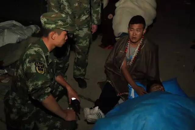 我不知道你是誰，卻知道你為了誰，向人民子弟兵致敬！