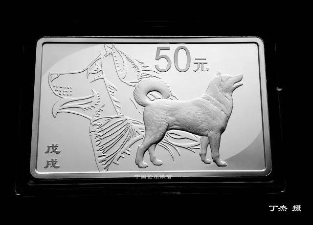 生肖狗年金銀幣上的防偽微縮文字你發(fā)現(xiàn)了嗎？